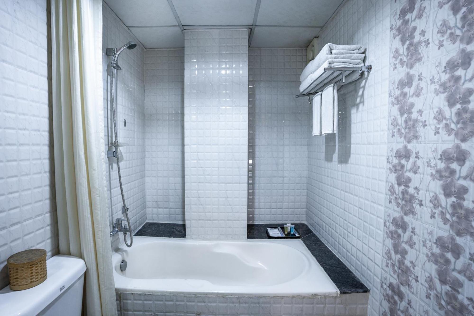 The Luxe Inn Boutique Hotel Kathmandu Esterno foto